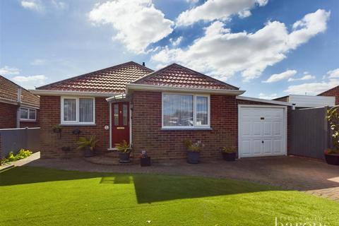 3 bedroom detached bungalow for sale, Woodroffe Drive, Basingstoke RG22