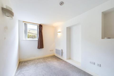 2 bedroom flat to rent, Lodge Street, Cullingworth