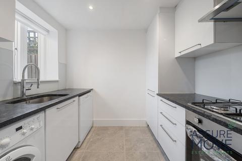 3 bedroom apartment to rent, Stuart Avenue, London, NW9