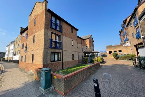 Studio to rent, Crawley Court, West Street, Gravesend, Kent, DA11 0BE