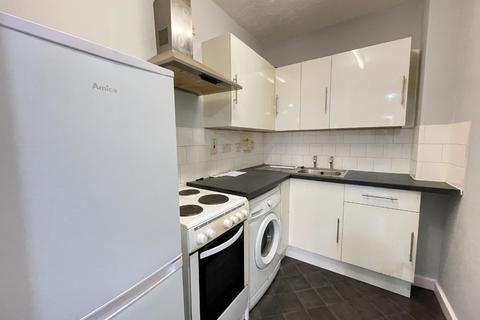 Studio to rent, Crawley Court, West Street, Gravesend, Kent, DA11 0BE