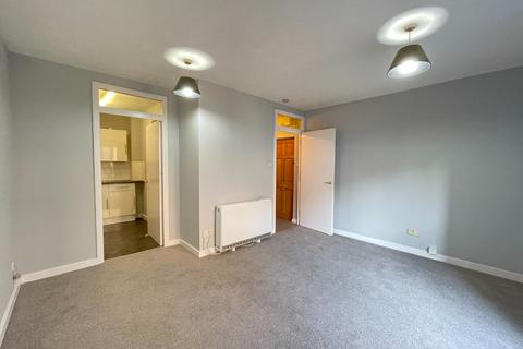 Studio to rent, Crawley Court, West Street, Gravesend, Kent, DA11 0BE