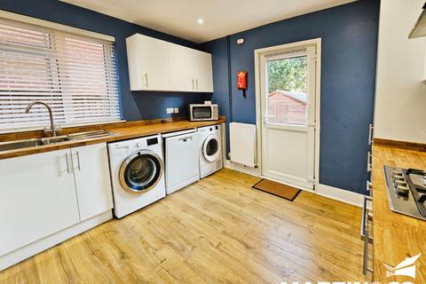 3 bedroom semi-detached house to rent, Melbourne Avenue, Chelmsford