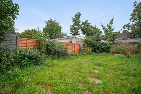 3 bedroom terraced house to rent, Lancaster Avenue, Royal Farnham, Slough