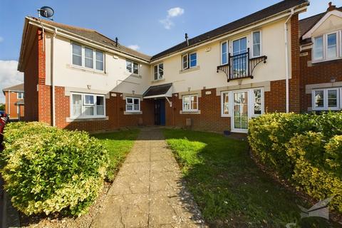 2 bedroom ground floor flat for sale, Wells Close, Baffins