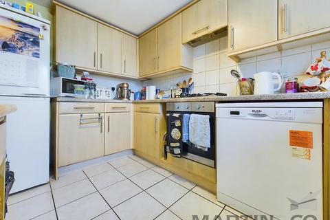 2 bedroom ground floor flat for sale, Wells Close, Baffins