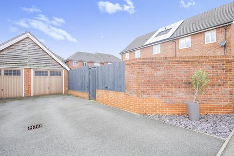 3 bedroom end of terrace house for sale, Bowler Close, Atherstone