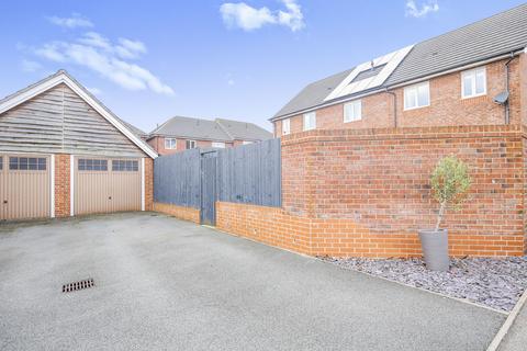1 Bowler Close, Atherstone, CV9 3HL