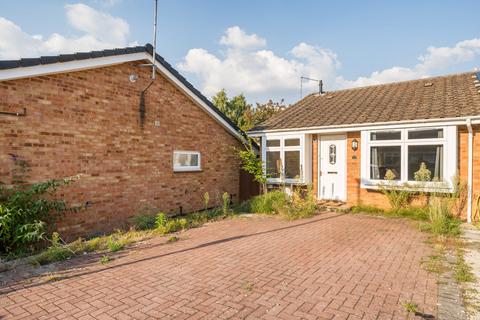 2 bedroom bungalow to rent, Staveley Way, Knaphill, Woking, GU21