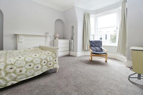 84 Bedford Place, Aberdeen, AB24 3NX
