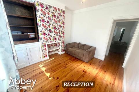 3 bedroom barn conversion to rent, Hampton Road, Luton