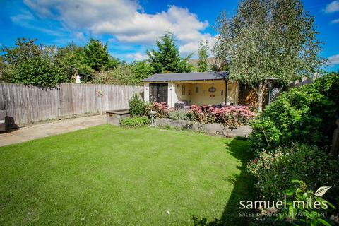 3 bedroom detached house for sale, Eastwood Avenue, Wiltshire SN4