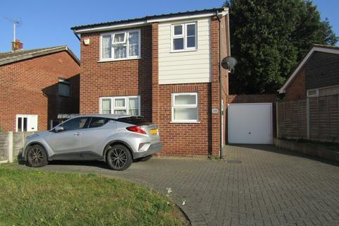 3 bedroom detached house to rent, Craigfield Avenue, Essex CO15