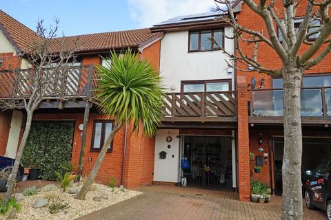 4 bedroom townhouse to rent, Carne Place, Portsmouth PO6