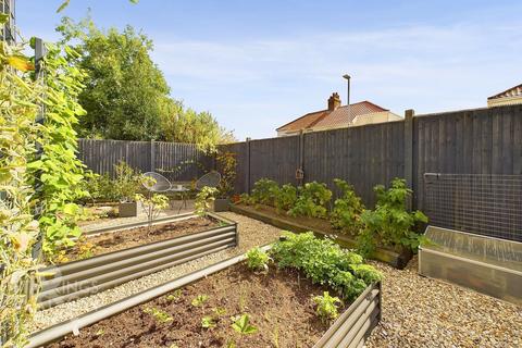 30 Burroughs Way, Wymondham, NR18 0WE