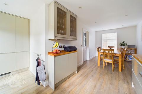 30 Burroughs Way, Wymondham, NR18 0WE