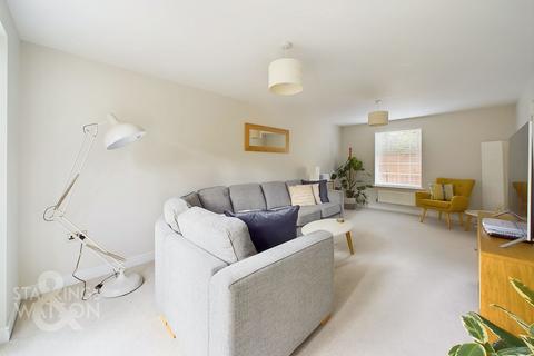 30 Burroughs Way, Wymondham, NR18 0WE