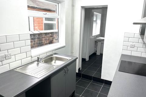 2 bedroom terraced house to rent, Lomas Street, Stoke-On-Trent, ST4 7AE