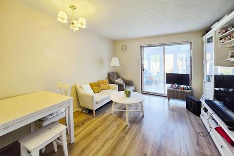 34 Philips Close, Carshalton, SM5 2FE