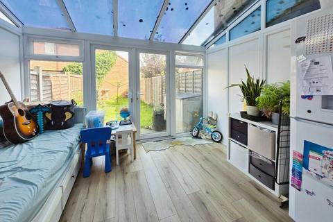 34 Philips Close, Carshalton, SM5 2FE
