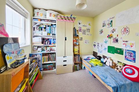 34 Philips Close, Carshalton, SM5 2FE