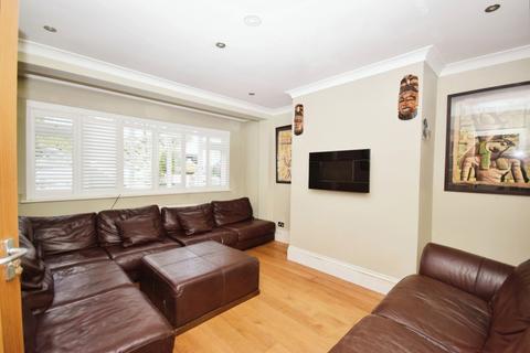 1 bedroom in a house share to rent, Oakhurst Rise Carshalton SM5