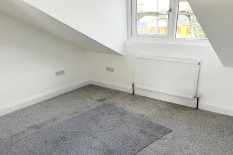 2 bedroom flat to rent, Romford, RM7