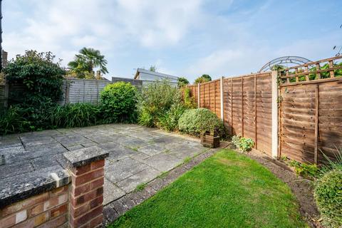 20 Brocks Drive, Fairlands, Guildford, GU3 3NQ