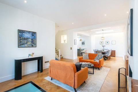 4 bedroom terraced house to rent, Eaton Mews North, Belgravia, London, SW1X