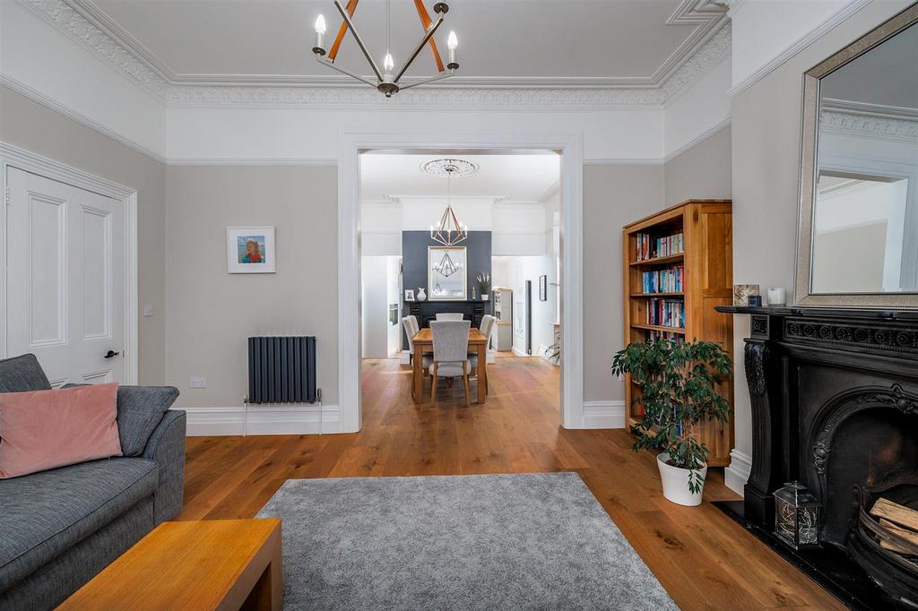 Lounge/Dining Room