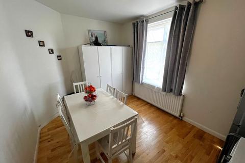 3 bedroom end of terrace house to rent, Woodbank Road, Bromley, BR1