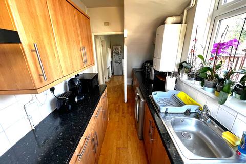 3 bedroom end of terrace house to rent, Woodbank Road, Bromley, BR1