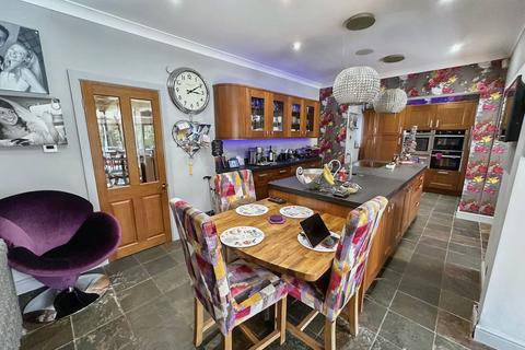 4 bedroom detached house for sale, Hillingdon Road, Whitefield, M45