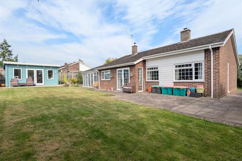 3 bedroom detached bungalow for sale, Earls Croome, Worcester