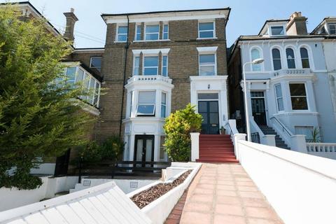 2 bedroom flat for sale, The Vale, Broadstairs, CT10