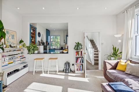 3 bedroom flat for sale, South Parade, London