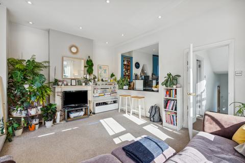 3 bedroom flat for sale, South Parade, London