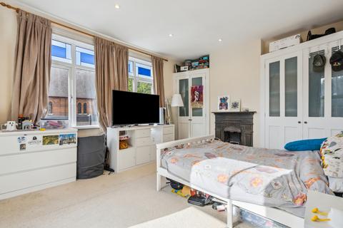 3 bedroom flat for sale, South Parade, London