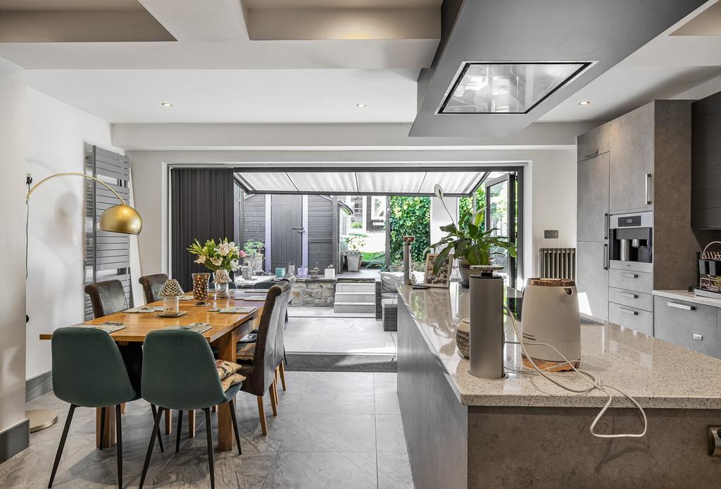 Kitchen/Dining Room