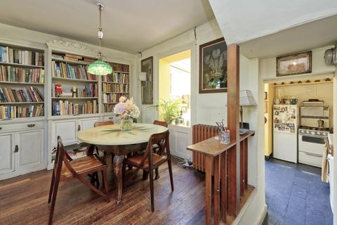 3 bedroom flat for sale, Gordon Place, London