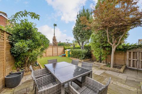 4 bedroom house to rent, Southdean Gardens, London