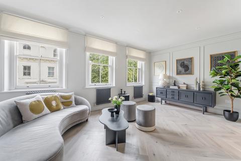 3 bedroom flat for sale, Kensington Gardens Square, London