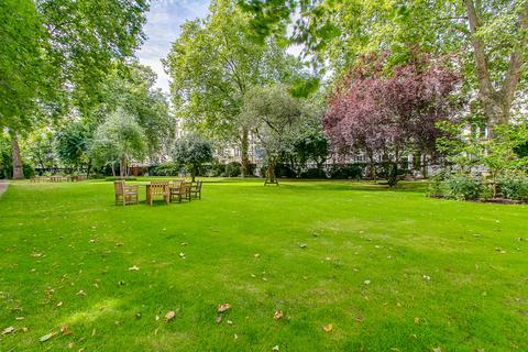 3 bedroom flat for sale, Kensington Gardens Square, London