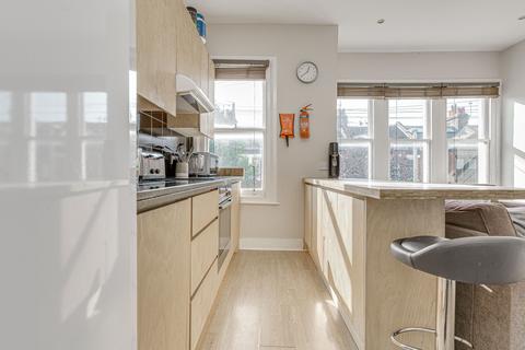 5 bedroom flat to rent, Marney Road, London