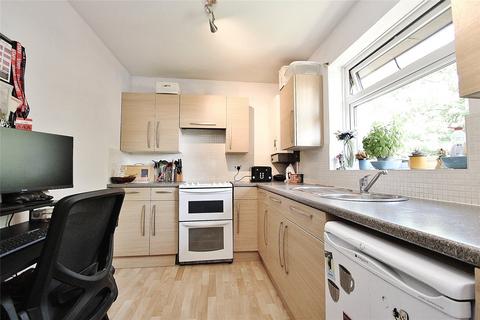 9 Raglan Road, Knaphill, Woking, GU21 2AX
