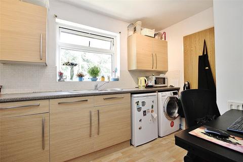 9 Raglan Road, Knaphill, Woking, GU21 2AX