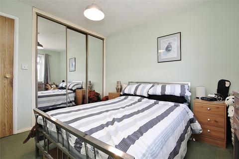 9 Raglan Road, Knaphill, Woking, GU21 2AX