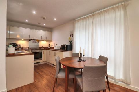 2 bedroom flat for sale, Bradfield Close, Surrey GU22