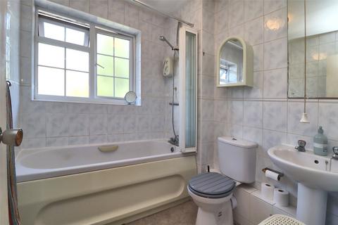 3 bedroom terraced house for sale, Midhope Close, Surrey GU22