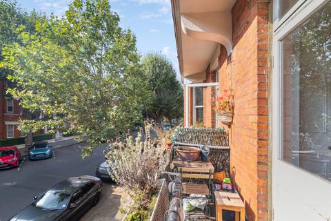 3 bedroom flat to rent, Castellain Mansions, Castellain Road, London